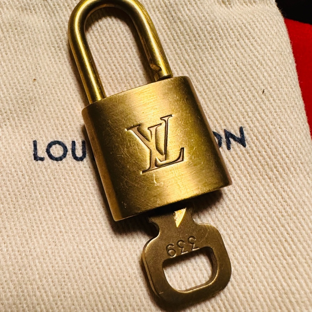 Louis Vuitton 1 padlock and 1 key with dust bag #339 - Picture 2 of 7